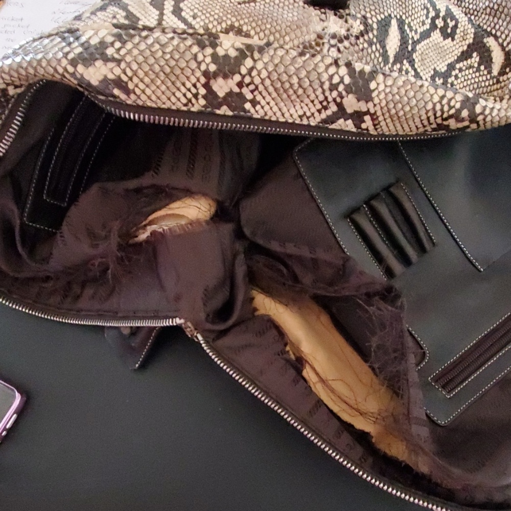 Prada bag - Picture 7 of 8